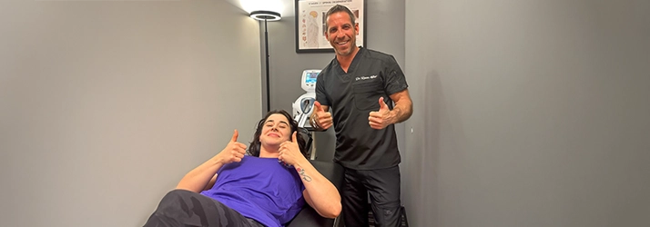 Chiropractor Delray Beach FL Ryan Alter With Decompression Patient Giving Thumbs Up