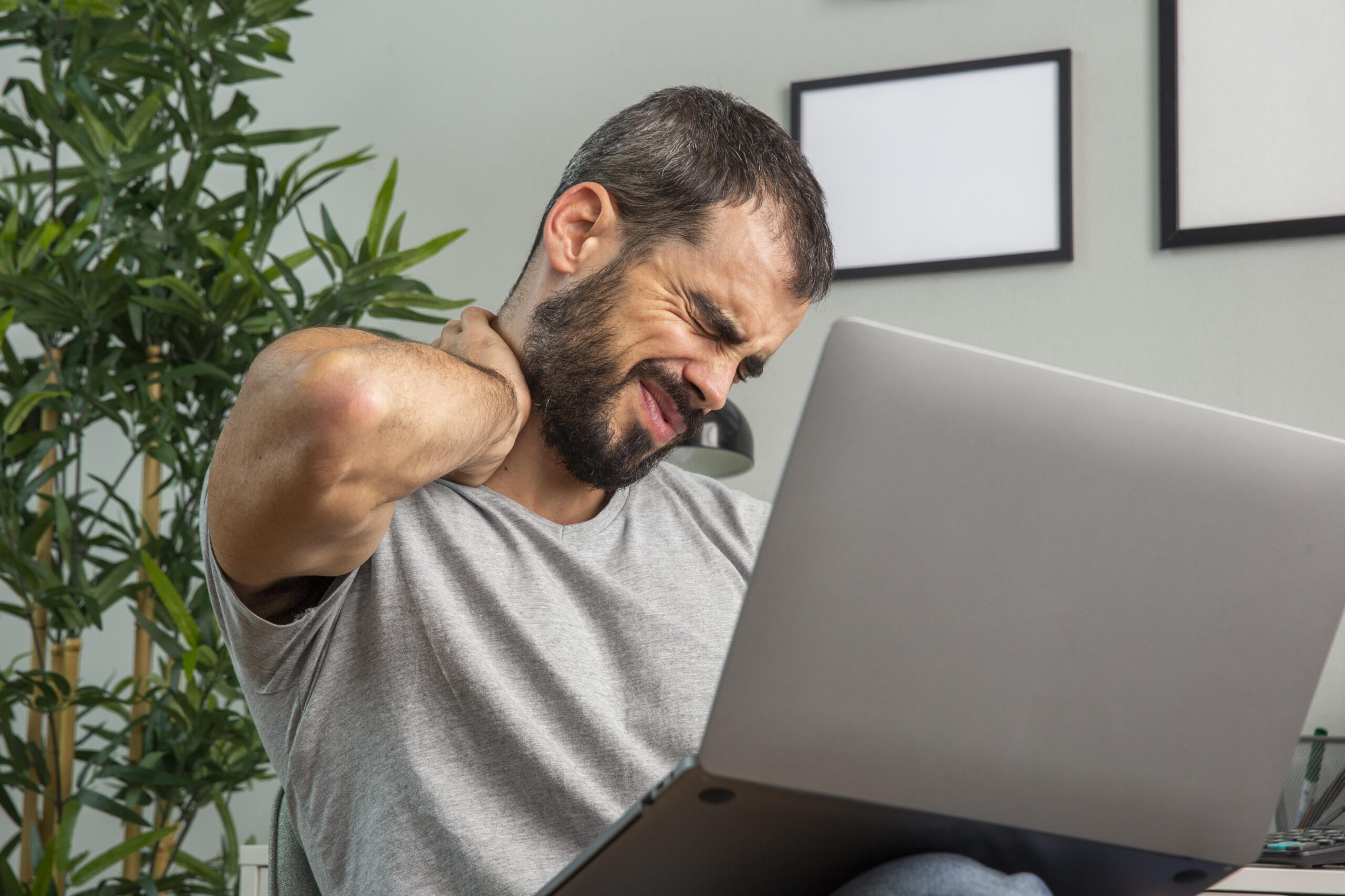 Chiropractic Adjustments for Tech Neck: A Modern-Day Concern - Alter ...